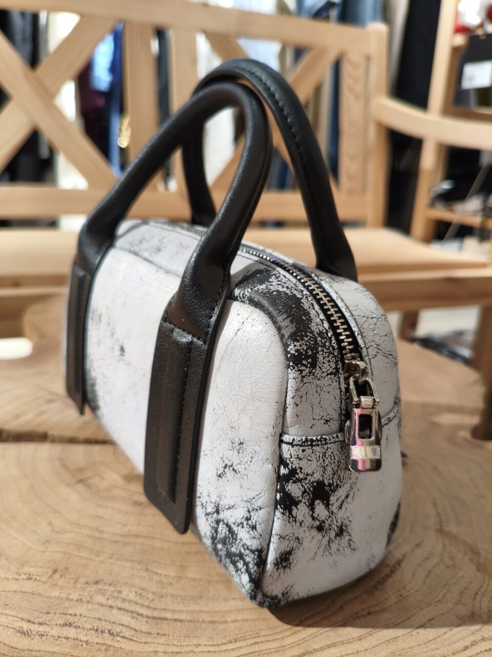 Сумочка с ручками серая