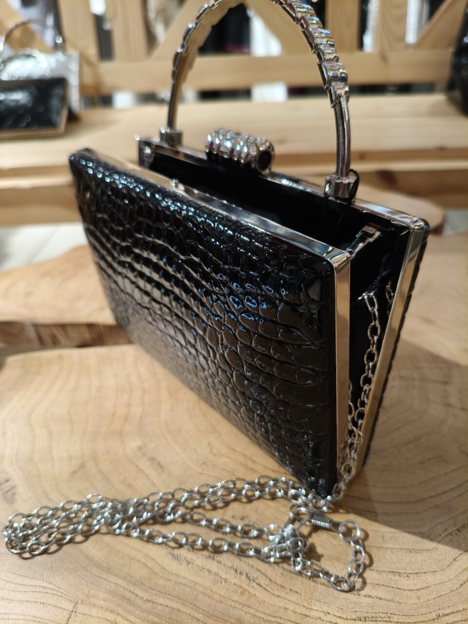 Клатч черный «крокодил»