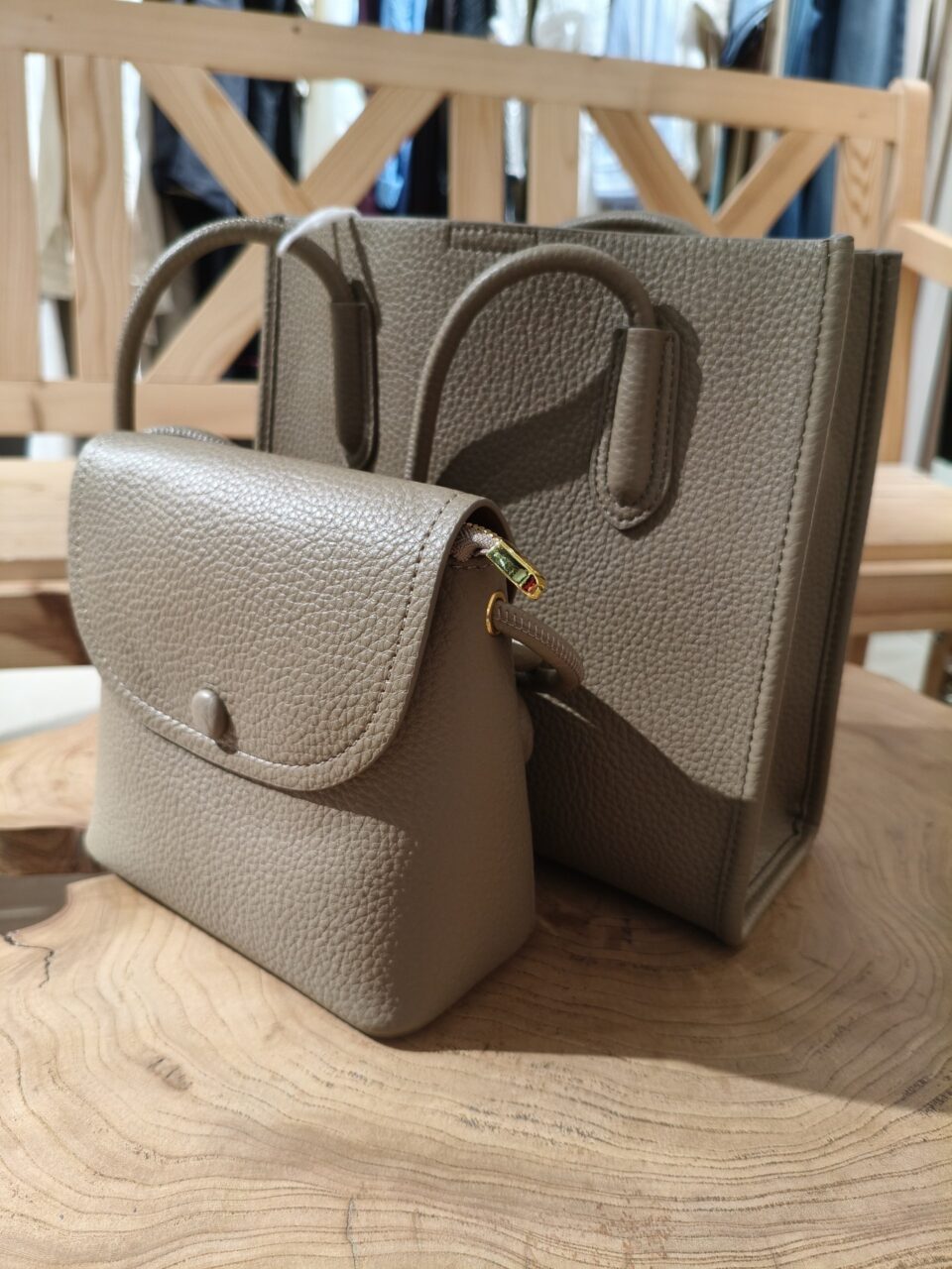 Сумка с длинными ручками и кошельком беж